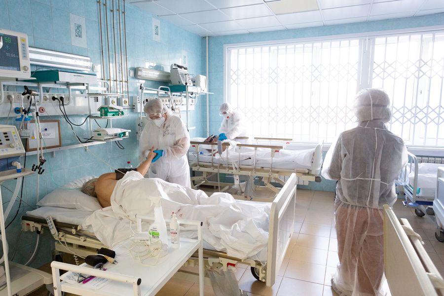 Фото Красная зона: что происходит в реанимации ковидного госпиталя в Новосибирске 34