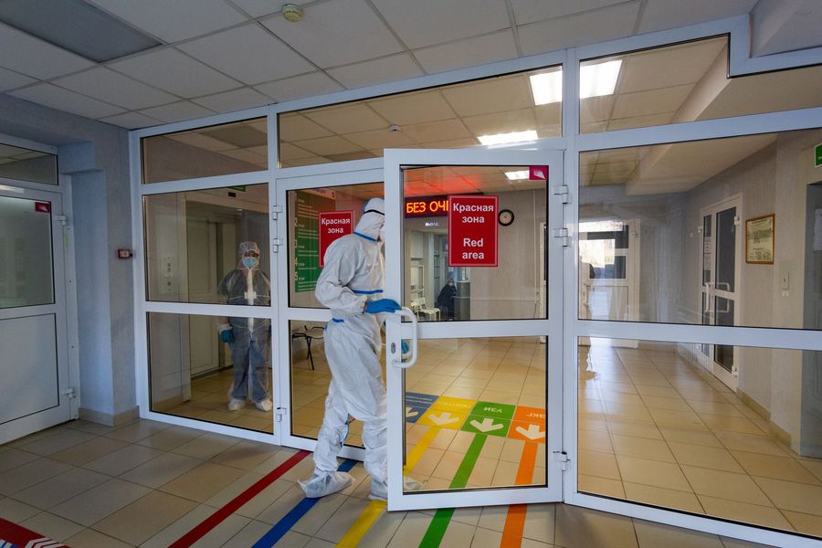 Фото Красная зона: что происходит в реанимации ковидного госпиталя в Новосибирске 45