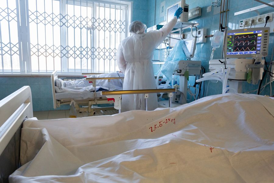 Фото Красная зона: что происходит в реанимации ковидного госпиталя в Новосибирске 46