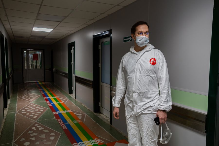 Фото Красная зона: что происходит в реанимации ковидного госпиталя в Новосибирске 35