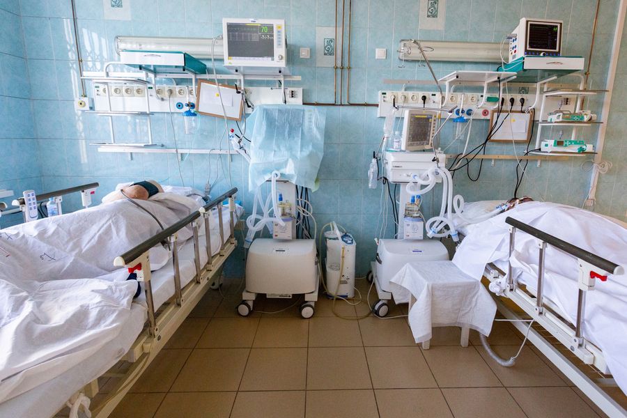 Фото Красная зона: что происходит в реанимации ковидного госпиталя в Новосибирске 43