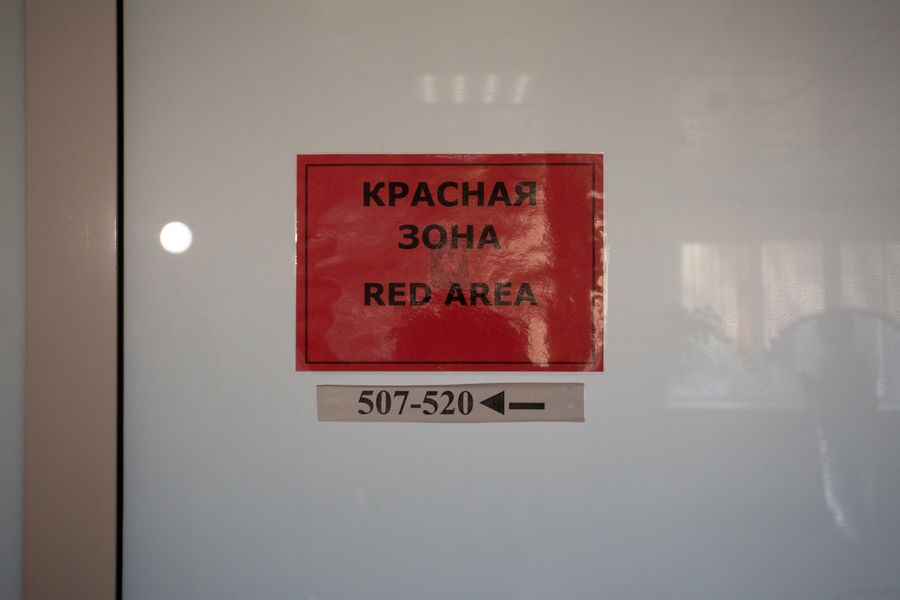Фото Красная зона: что происходит в реанимации ковидного госпиталя в Новосибирске 50