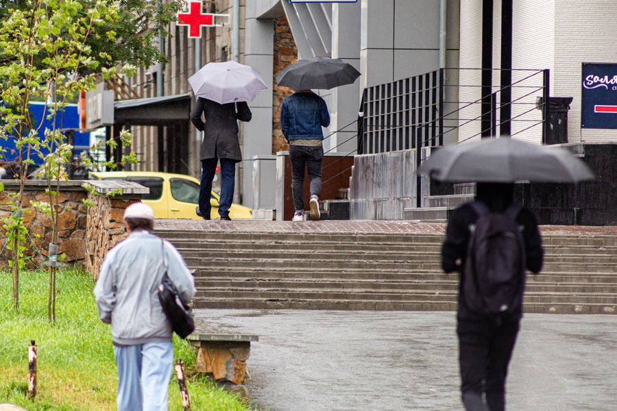 Фото «У природы нет плохой погоды»: проливные дожди пришли в Новосибирск на неделю 16