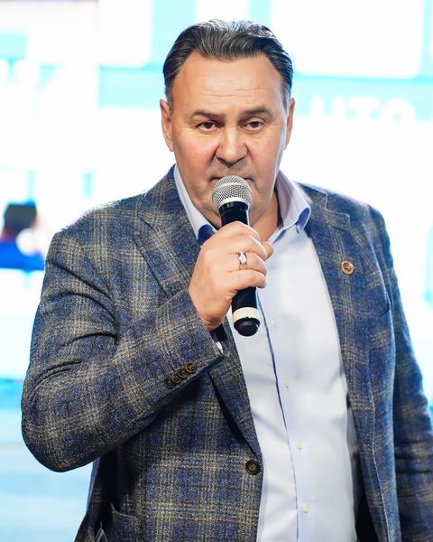 Фото Стендап-комик Старовойтов выступил на партнёрском мероприятии медиахолдинга «Сиб.фм Групп» 84