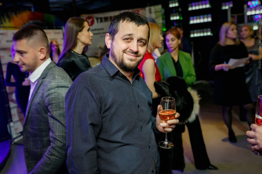 Фото Стендап-комик Старовойтов выступил на партнёрском мероприятии медиахолдинга «Сиб.фм Групп» 188