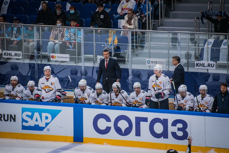 Фото «Сбиваемся на хаотичный хоккей»: почему ХК «Сибирь» снова проиграл на домашнем льду 42