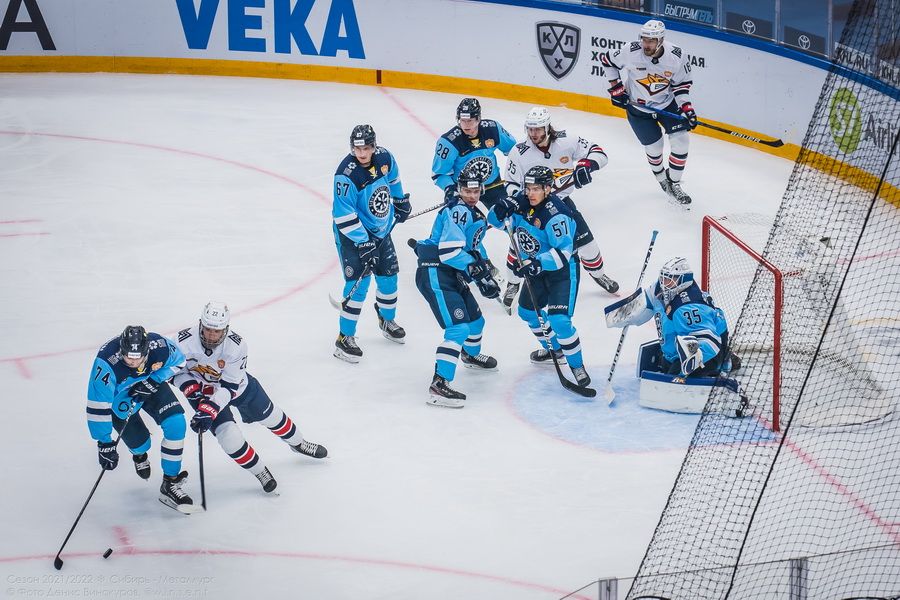 Фото «Сбиваемся на хаотичный хоккей»: почему ХК «Сибирь» снова проиграл на домашнем льду 44