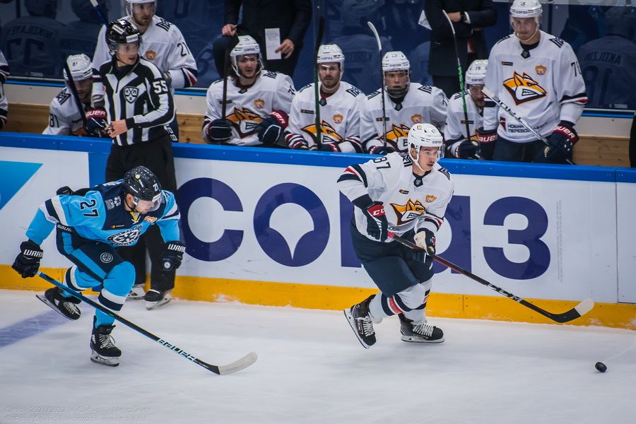 Фото «Сбиваемся на хаотичный хоккей»: почему ХК «Сибирь» снова проиграл на домашнем льду 45
