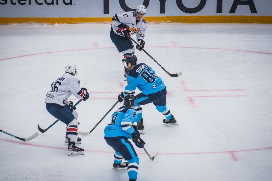 Фото «Сбиваемся на хаотичный хоккей»: почему ХК «Сибирь» снова проиграл на домашнем льду 46