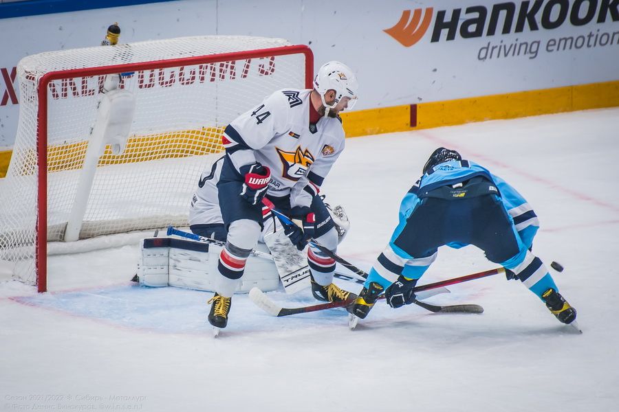 Фото «Сбиваемся на хаотичный хоккей»: почему ХК «Сибирь» снова проиграл на домашнем льду 49