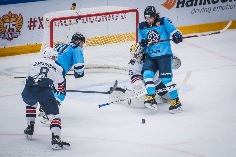Фото «Сбиваемся на хаотичный хоккей»: почему ХК «Сибирь» снова проиграл на домашнем льду 51
