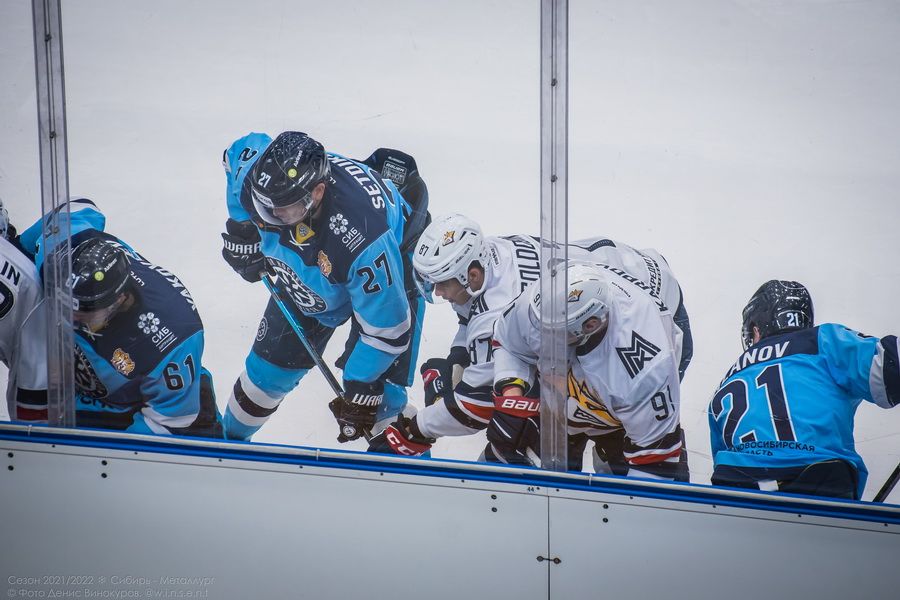 Фото «Сбиваемся на хаотичный хоккей»: почему ХК «Сибирь» снова проиграл на домашнем льду 52