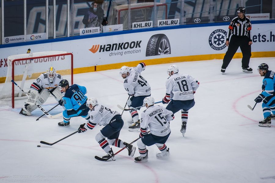 Фото «Сбиваемся на хаотичный хоккей»: почему ХК «Сибирь» снова проиграл на домашнем льду 53