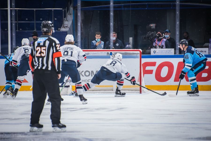 Фото «Сбиваемся на хаотичный хоккей»: почему ХК «Сибирь» снова проиграл на домашнем льду 65