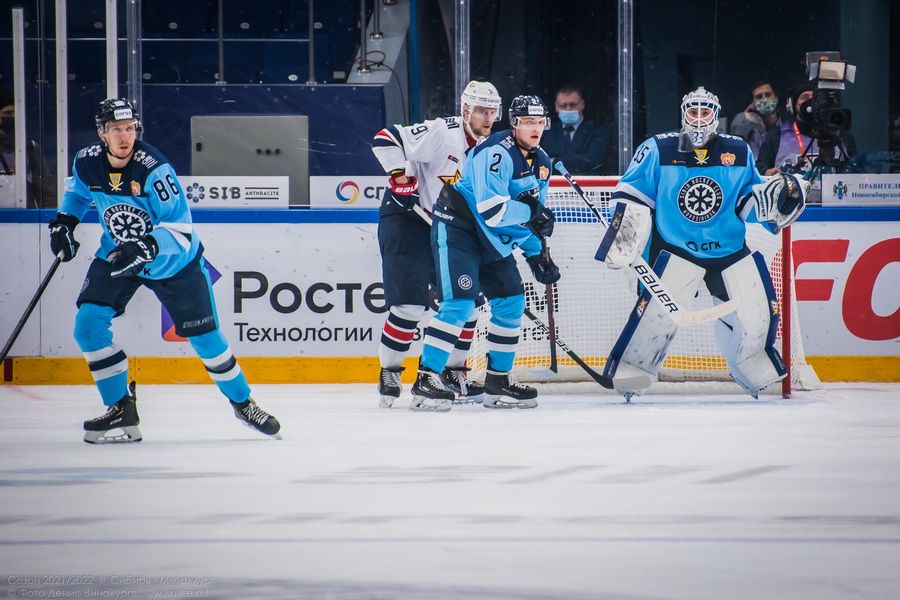 Фото «Сбиваемся на хаотичный хоккей»: почему ХК «Сибирь» снова проиграл на домашнем льду 112