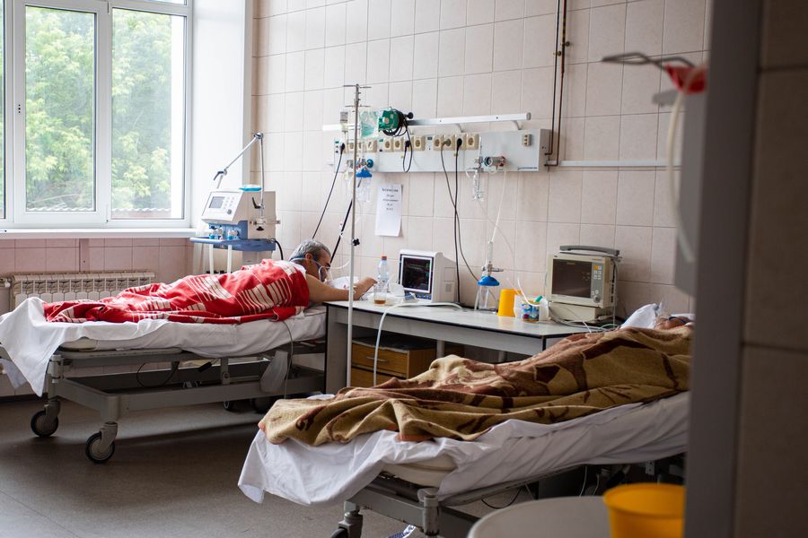 Фото Красная зона: жуткие кадры из ковидного госпиталя в Новосибирске 35
