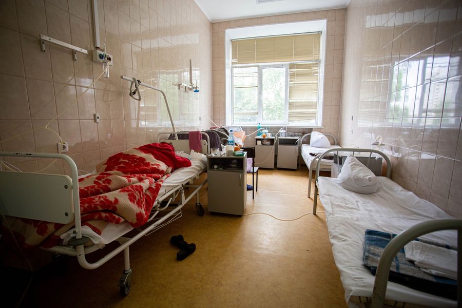 Фото Красная зона: жуткие кадры из ковидного госпиталя в Новосибирске 39