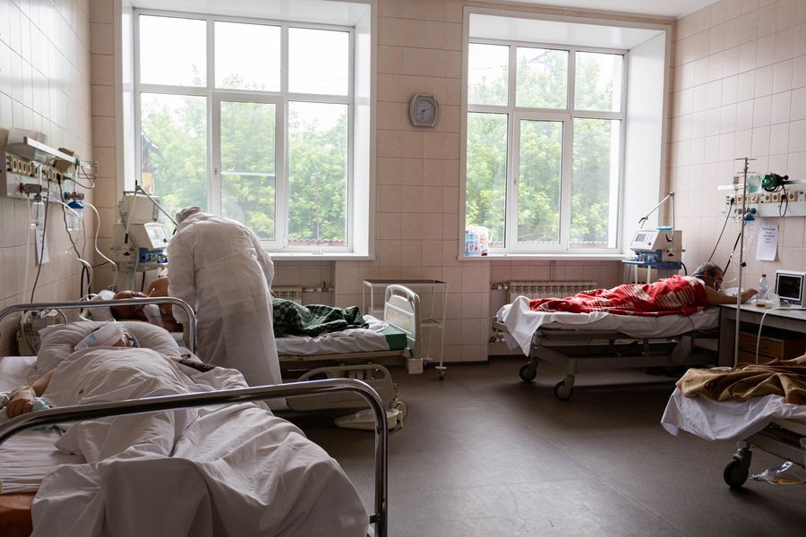Фото Красная зона: жуткие кадры из ковидного госпиталя в Новосибирске 45