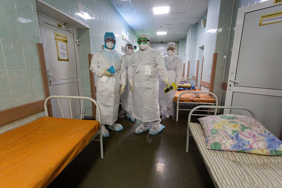 Фото Красная зона: жуткие кадры из ковидного госпиталя в Новосибирске 16