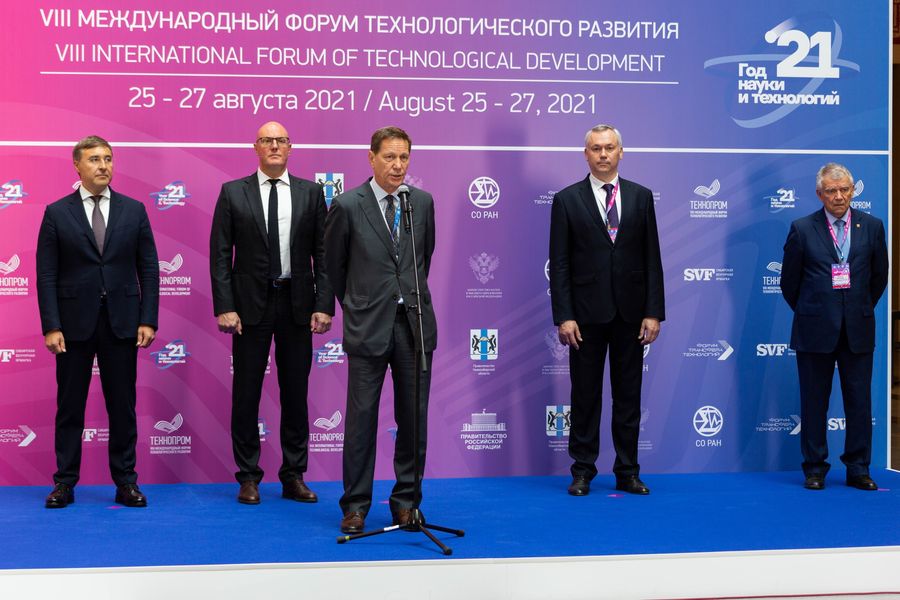 Фото Международный форум «Технопром-2021» проходит в Новосибирске 18