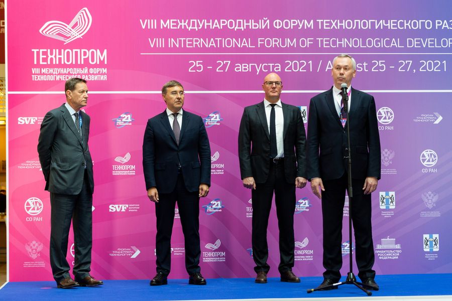 Фото Международный форум «Технопром-2021» проходит в Новосибирске 28