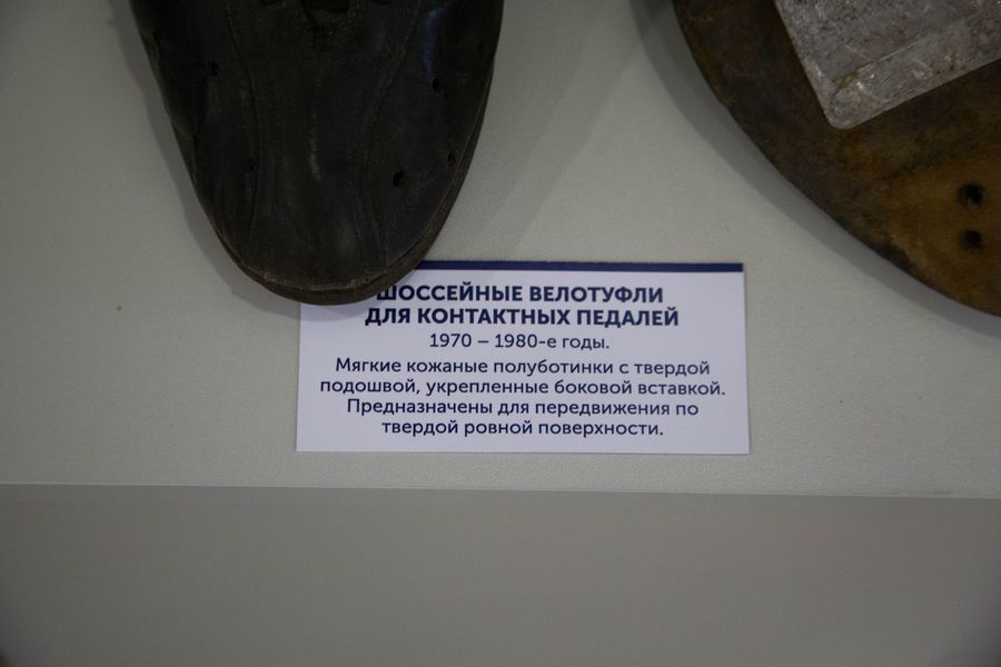 Фото Борцовки Карелина и чешки Подгорного: в Новосибирске открылась выставка обуви олимпийских чемпионов 13