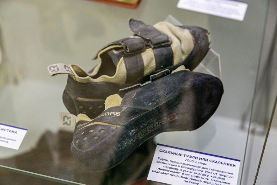 Фото Борцовки Карелина и чешки Подгорного: в Новосибирске открылась выставка обуви олимпийских чемпионов 23