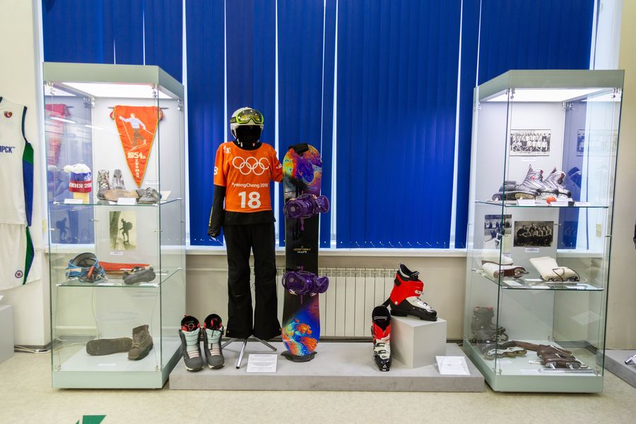 Фото Борцовки Карелина и чешки Подгорного: в Новосибирске открылась выставка обуви олимпийских чемпионов 27