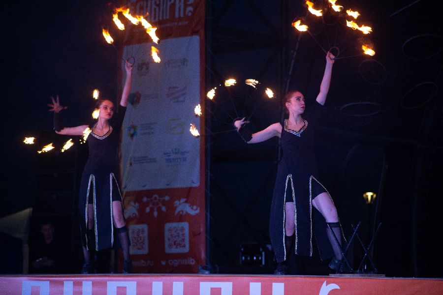 Фото «Огни Сибири»: в Новосибирске прошло горячее файер-шоу 11