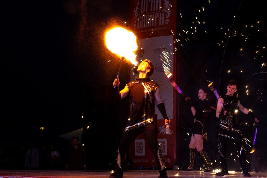 Фото «Огни Сибири»: в Новосибирске прошло горячее файер-шоу 18