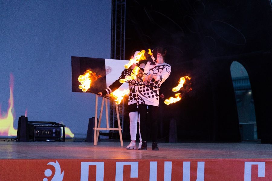Фото «Огни Сибири»: в Новосибирске прошло горячее файер-шоу 30