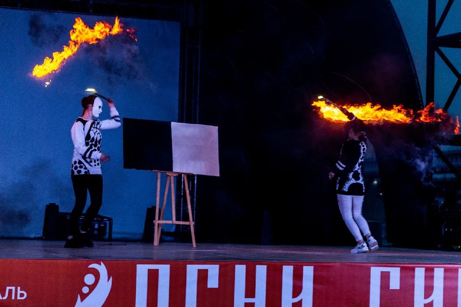 Фото «Огни Сибири»: в Новосибирске прошло горячее файер-шоу 38