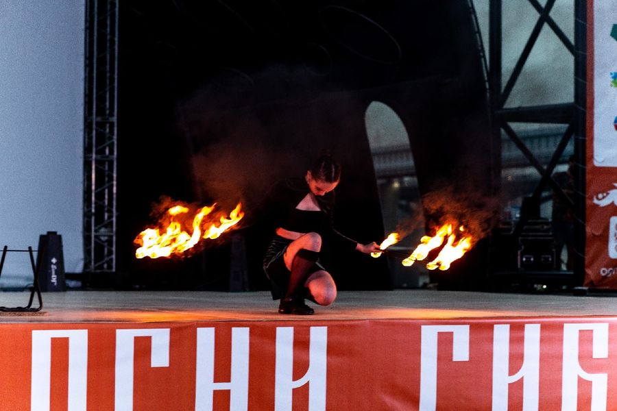 Фото «Огни Сибири»: в Новосибирске прошло горячее файер-шоу 52