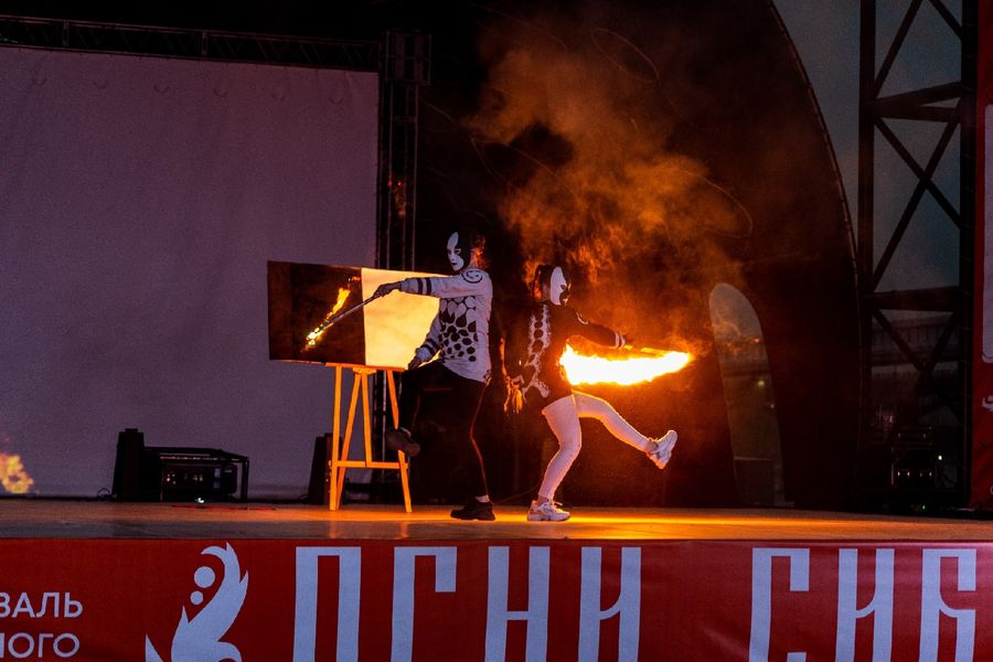 Фото «Огни Сибири»: в Новосибирске прошло горячее файер-шоу 53