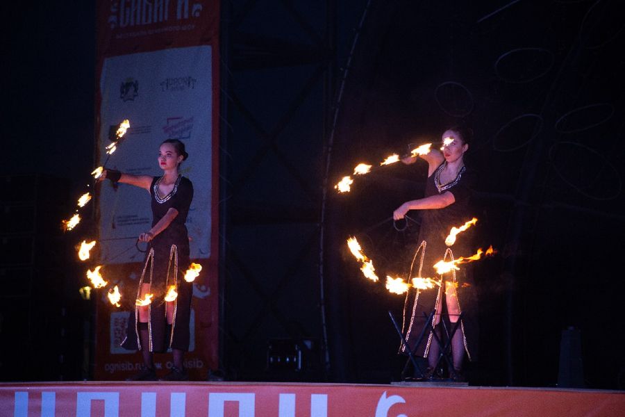 Фото «Огни Сибири»: в Новосибирске прошло горячее файер-шоу 54