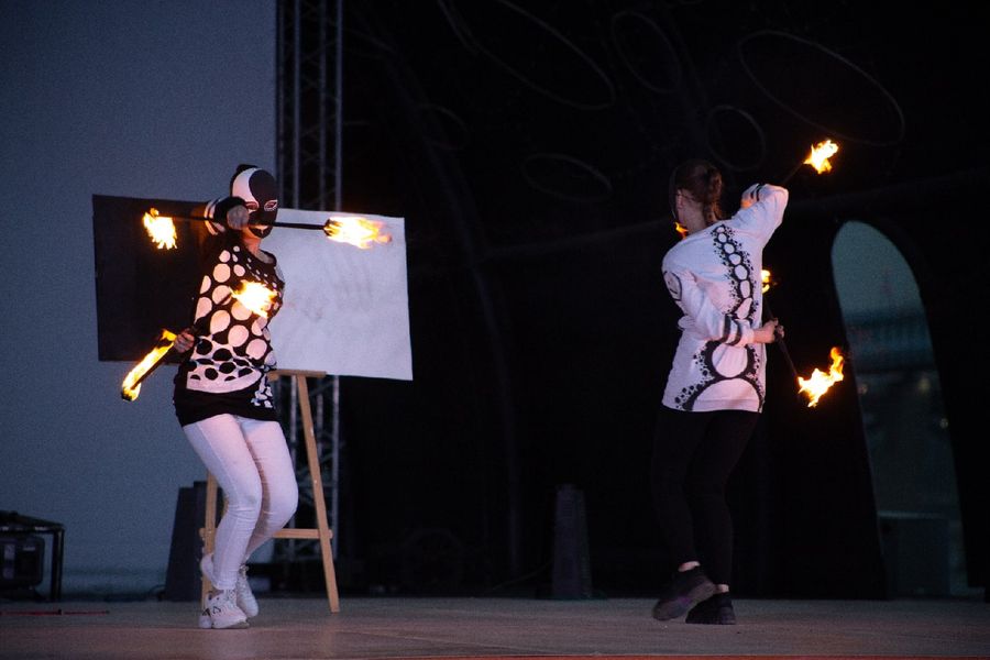 Фото «Огни Сибири»: в Новосибирске прошло горячее файер-шоу 63