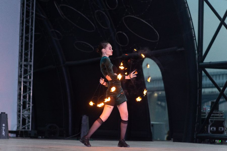 Фото «Огни Сибири»: в Новосибирске прошло горячее файер-шоу 15