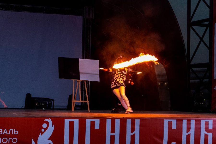 Фото «Огни Сибири»: в Новосибирске прошло горячее файер-шоу 37