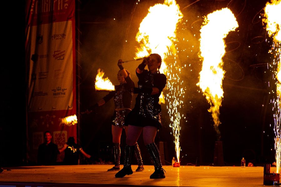 Фото «Огни Сибири»: в Новосибирске прошло горячее файер-шоу 42