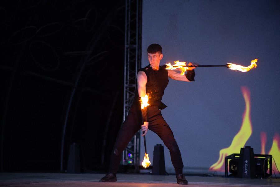 Фото «Огни Сибири»: в Новосибирске прошло горячее файер-шоу 56