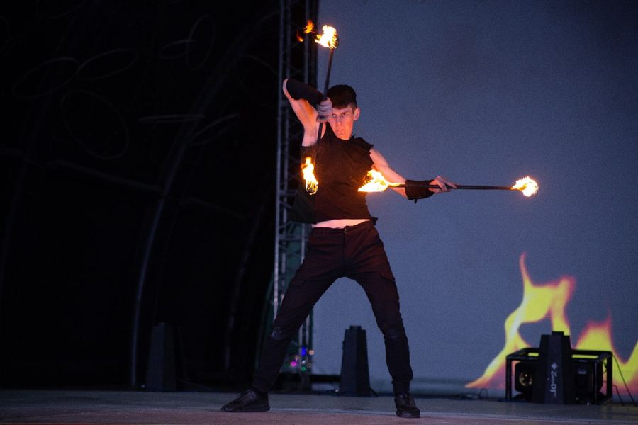 Фото «Огни Сибири»: в Новосибирске прошло горячее файер-шоу 57