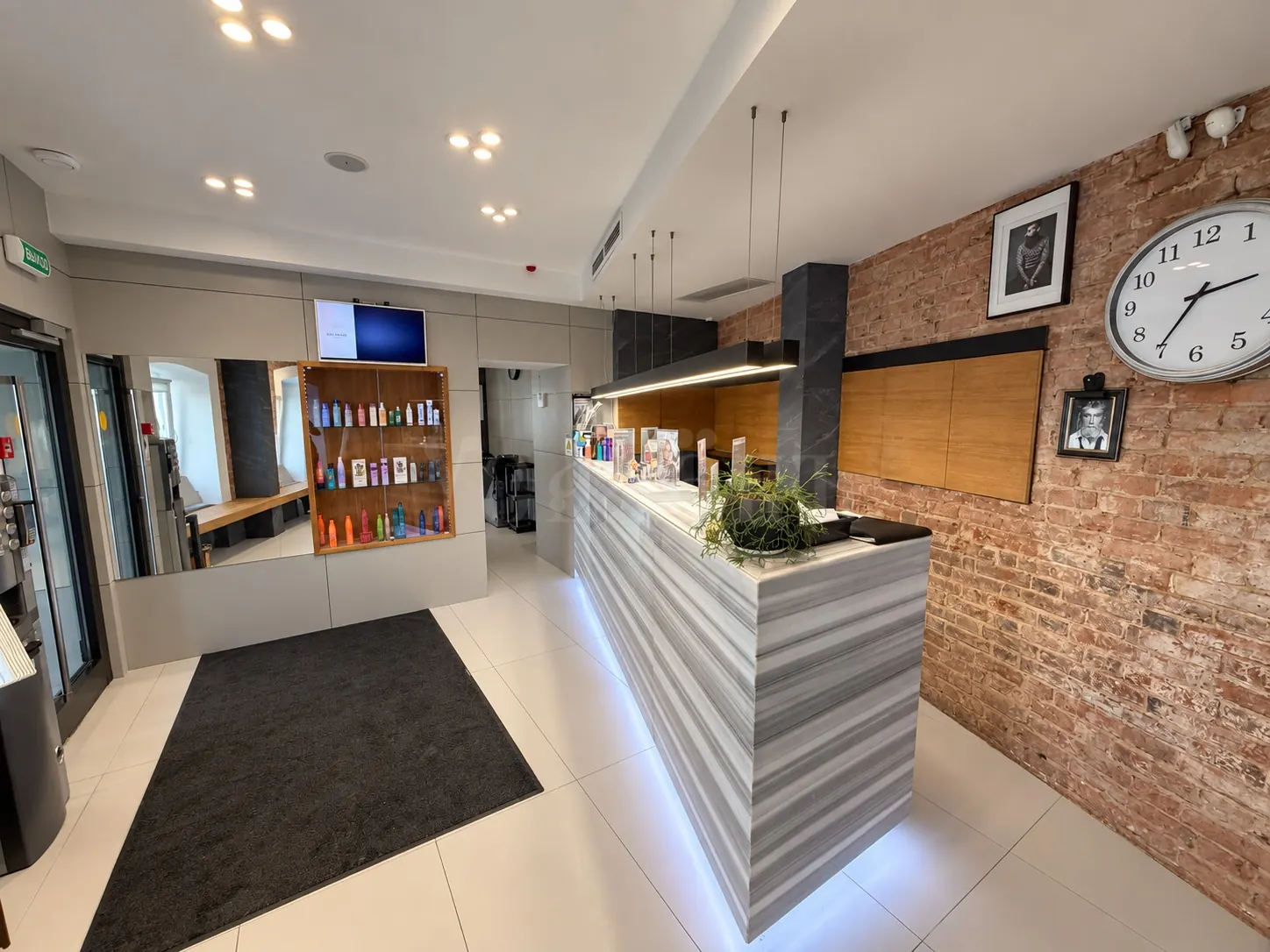 Коммерческое помещение 298,7 м²