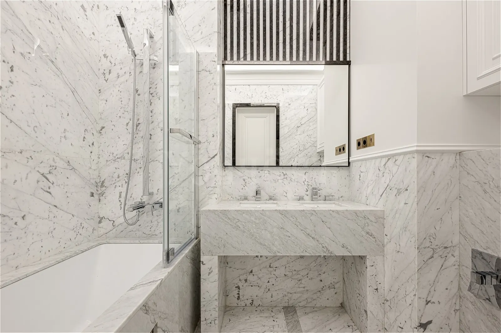3-комнатная квартира 111,2 м² в ЖК «De Luxe квартал апартаментов Театральный Дом»
