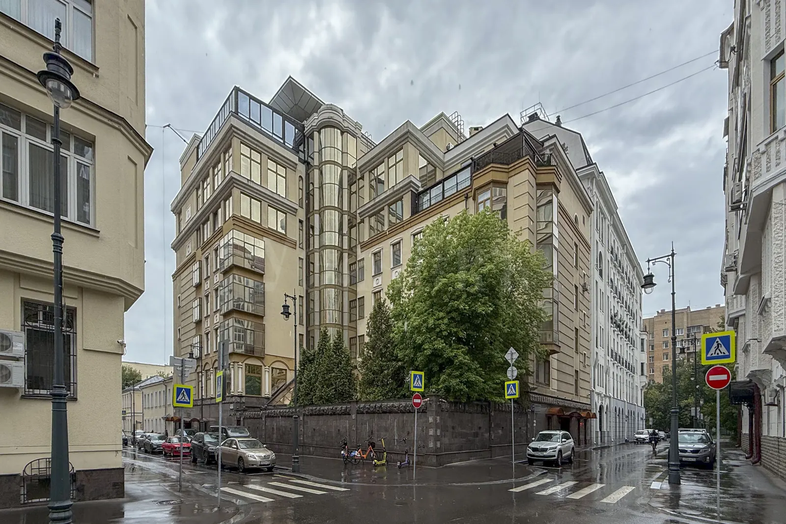 Коммерческое помещение 297 м² в ЖК «Дом в Хамовниках»