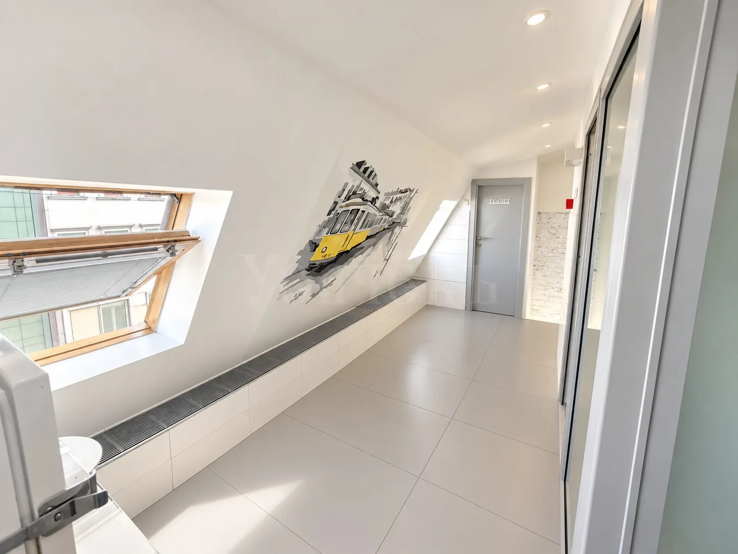 Коммерческое помещение 298,7 м²