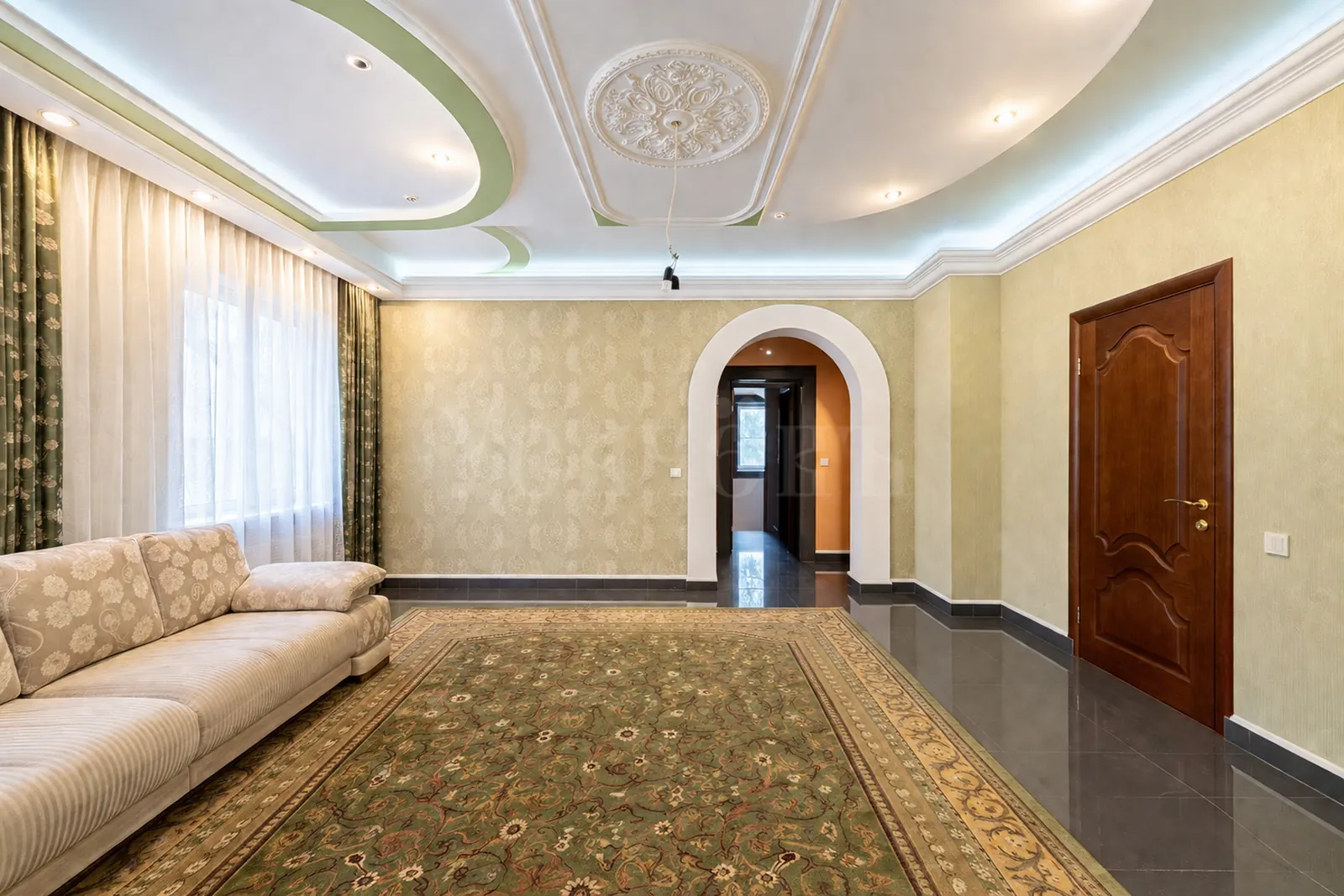 Загородный дом 970 м²