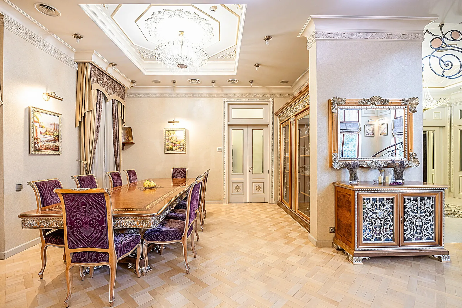 Загородный дом 915 м²