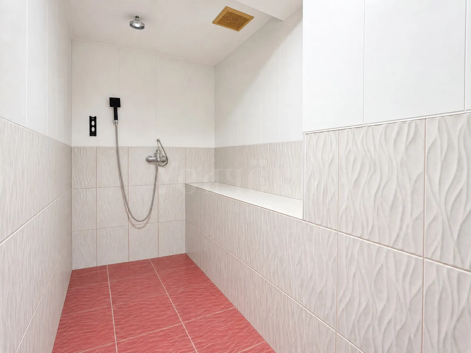 Коммерческое помещение 328 м²