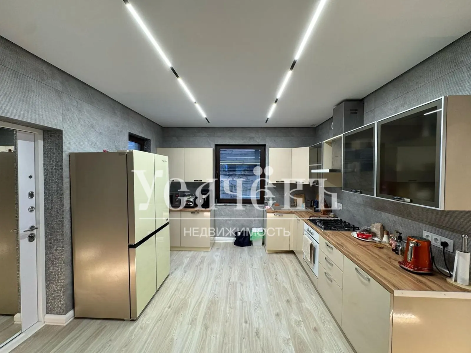 Загородный дом 180 м²