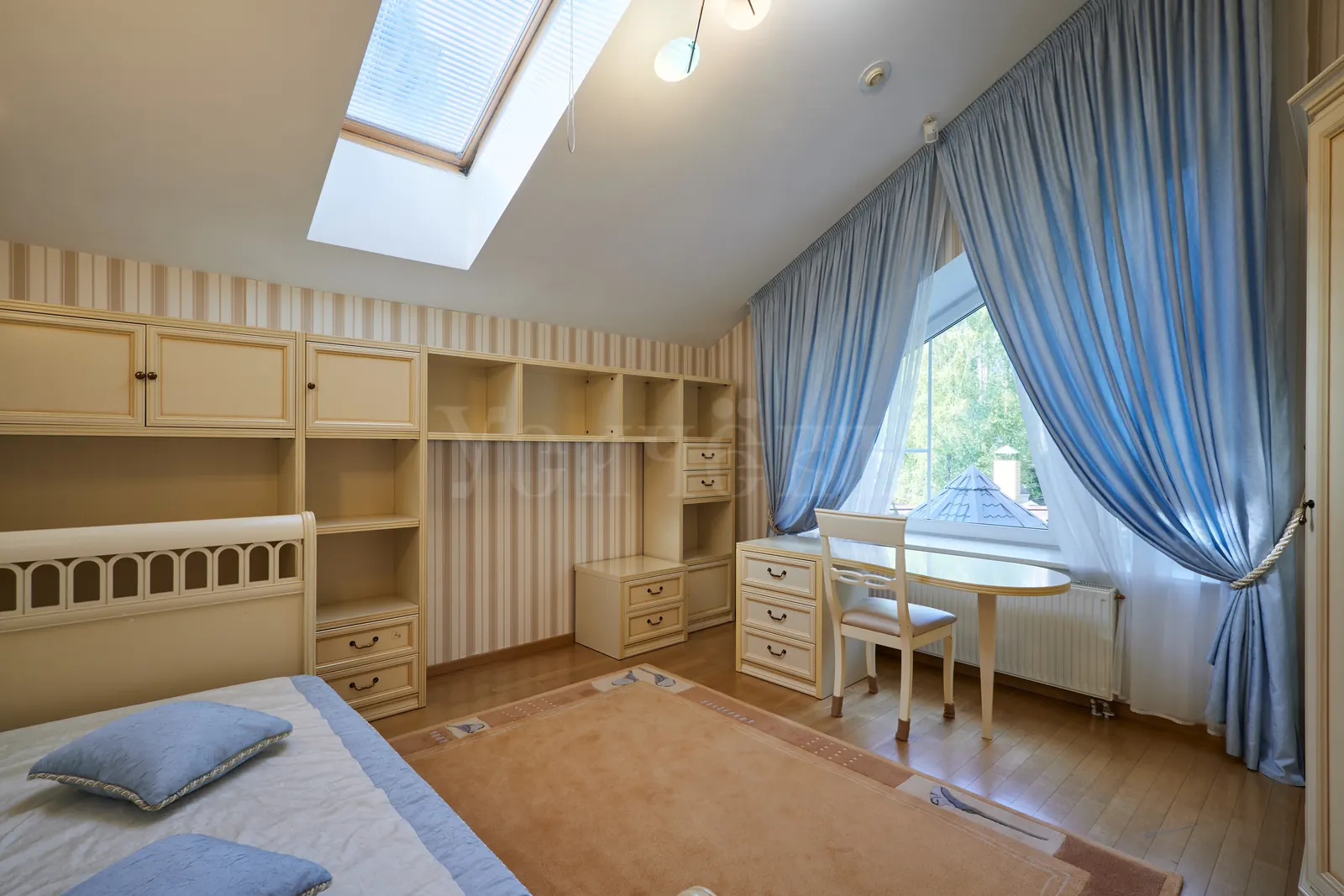 Загородный дом 450 м²